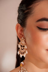 Elegant and classy kundan necklace set with earrings and maangtikka studded with pearls