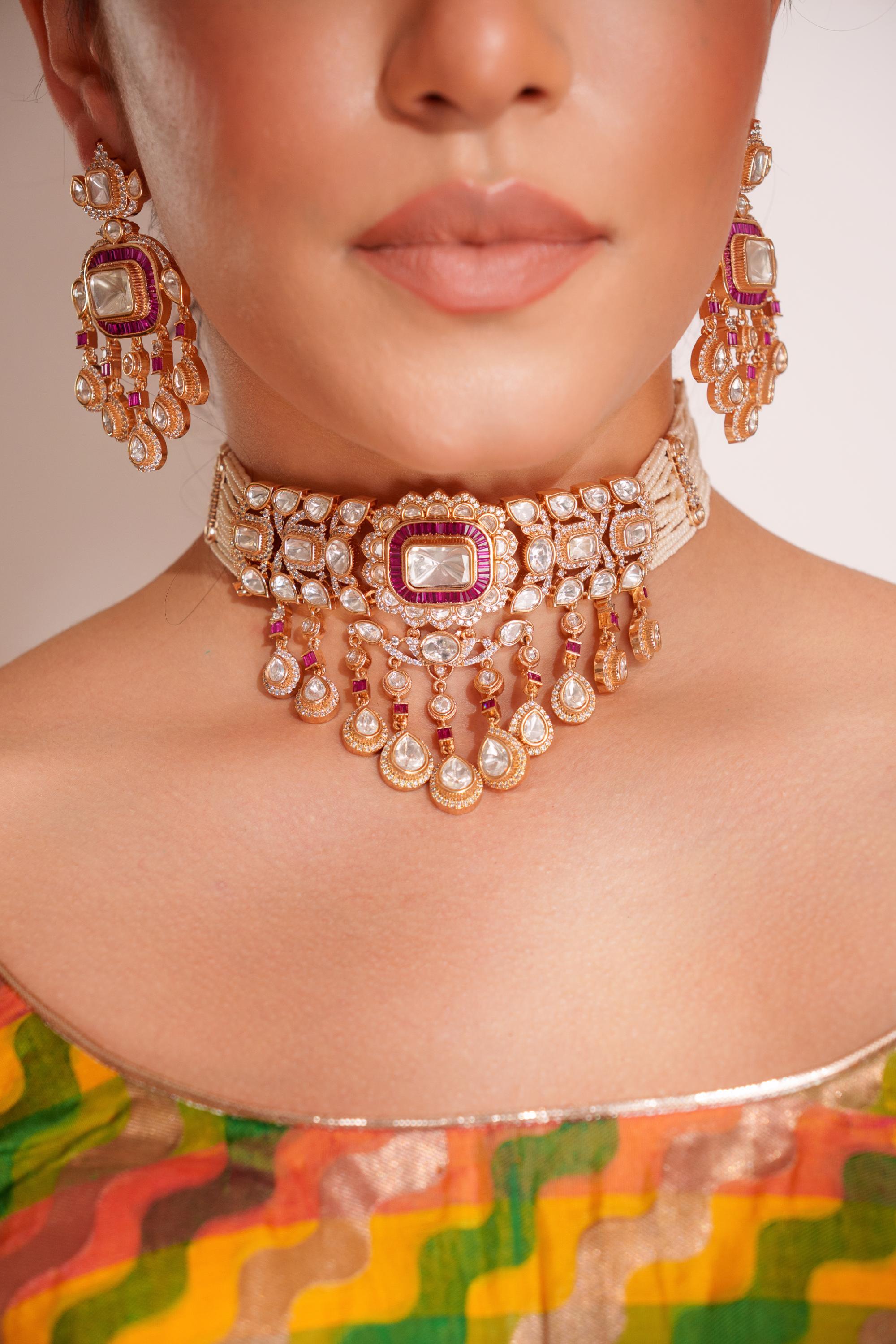 Bold and dramatic two tone finish polki choker set