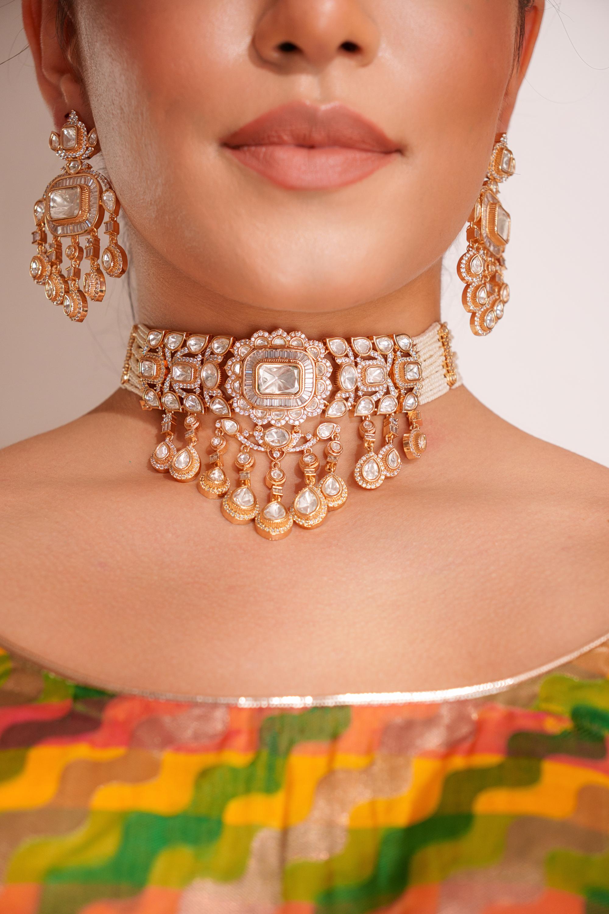 Bold and dramatic two tone finish polki choker set