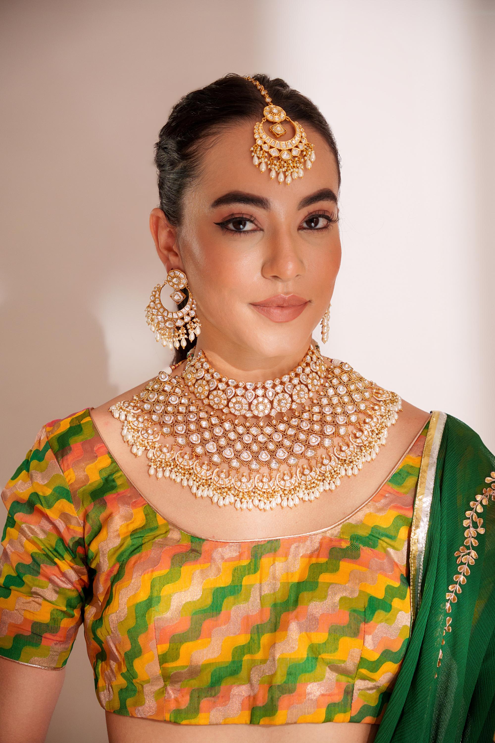Bold and dramatic kundan necklace with earrings and maangtikka