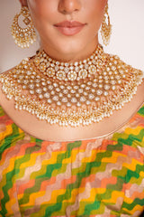 Bold and dramatic kundan necklace with earrings and maangtikka