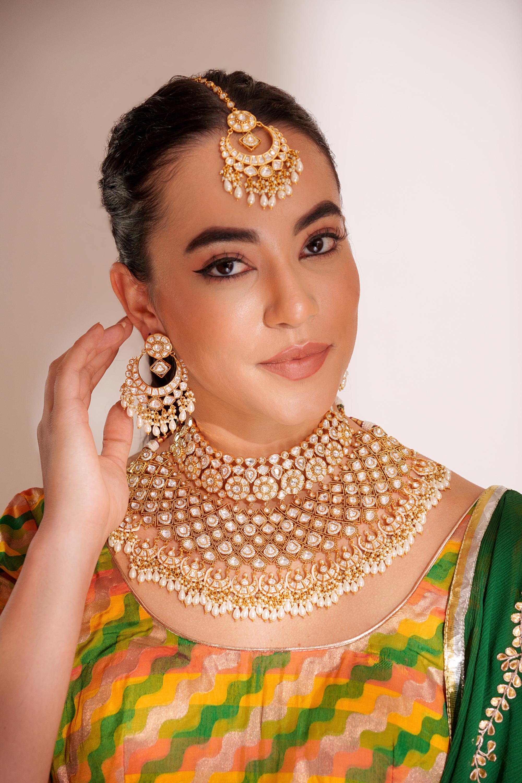 Bold and dramatic kundan necklace with earrings and maangtikka