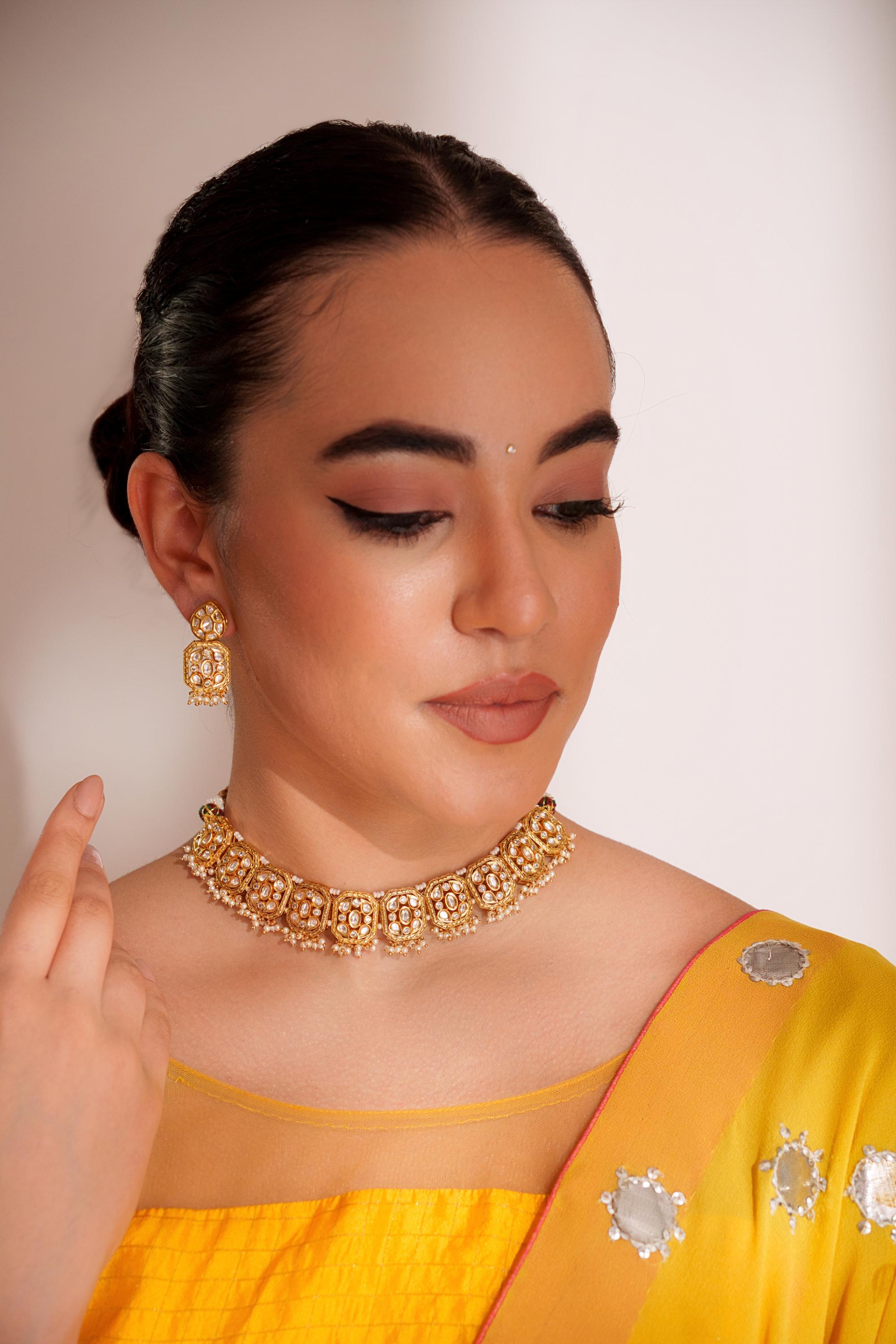 Classy kundan choker with elegant pair of earrings.