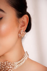 Classy kundan choker set with elegant pair of earrings.