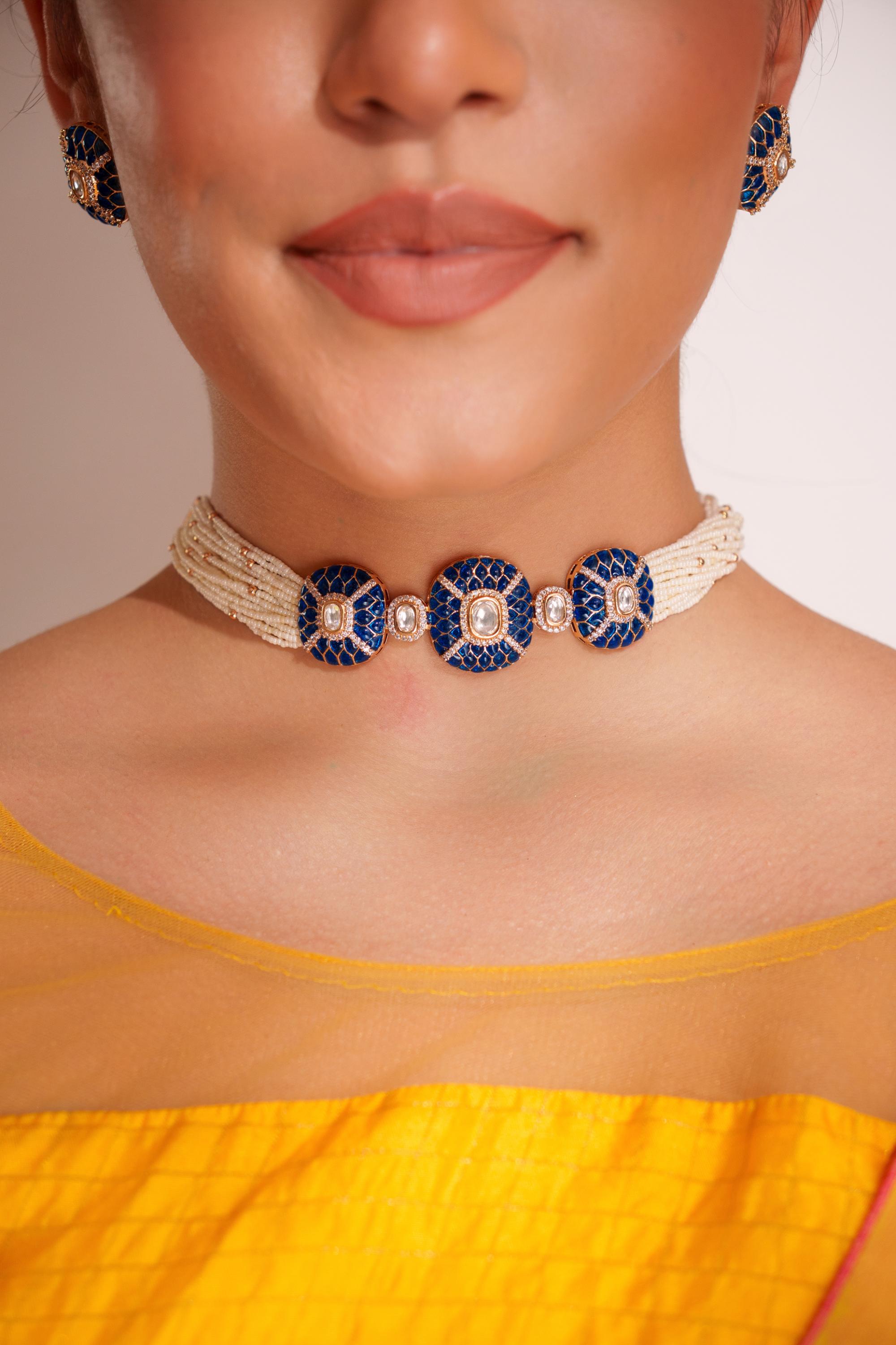 Classy kundan choker with elegant pair of earrings
