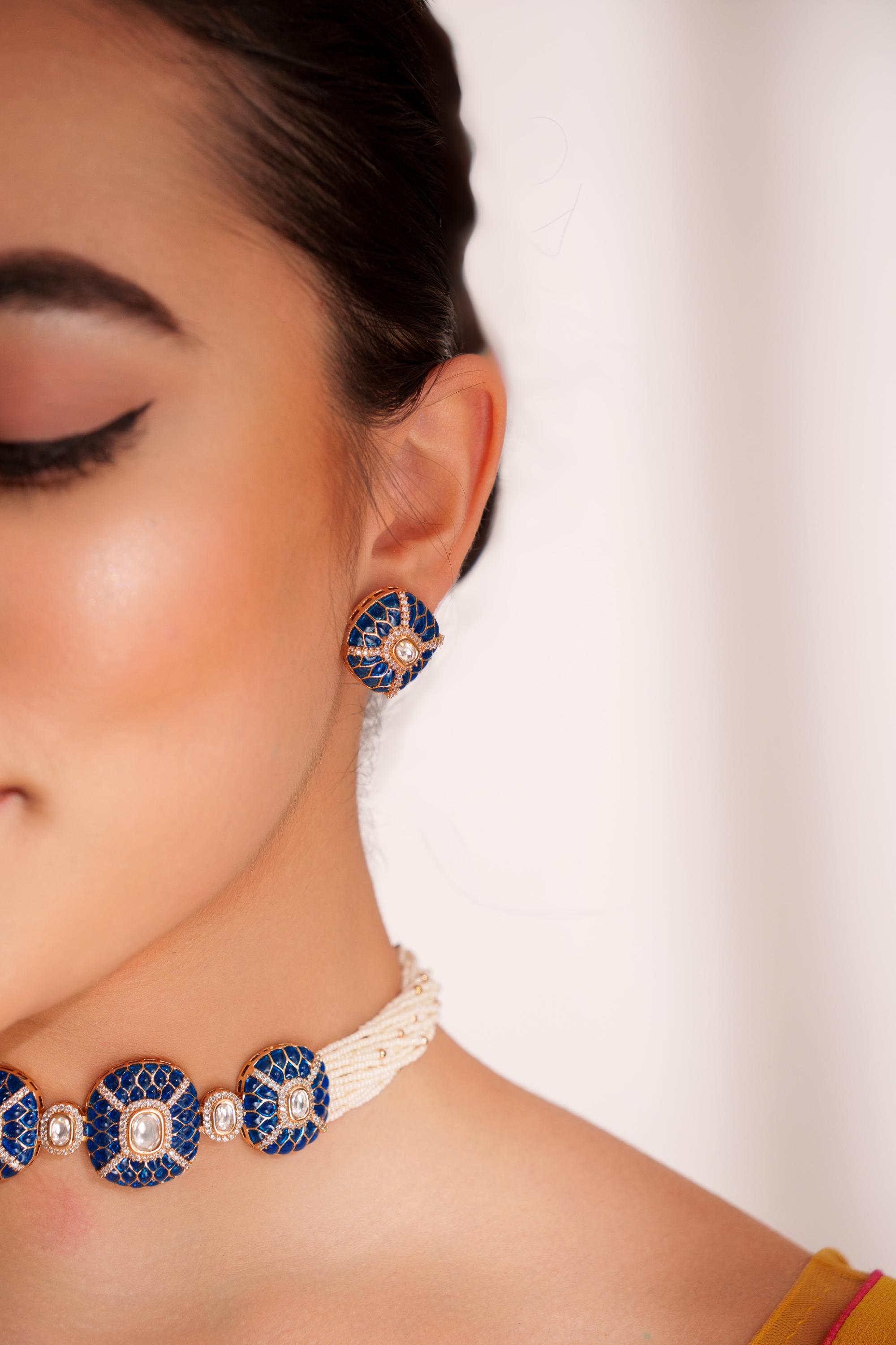 Classy kundan choker with elegant pair of earrings