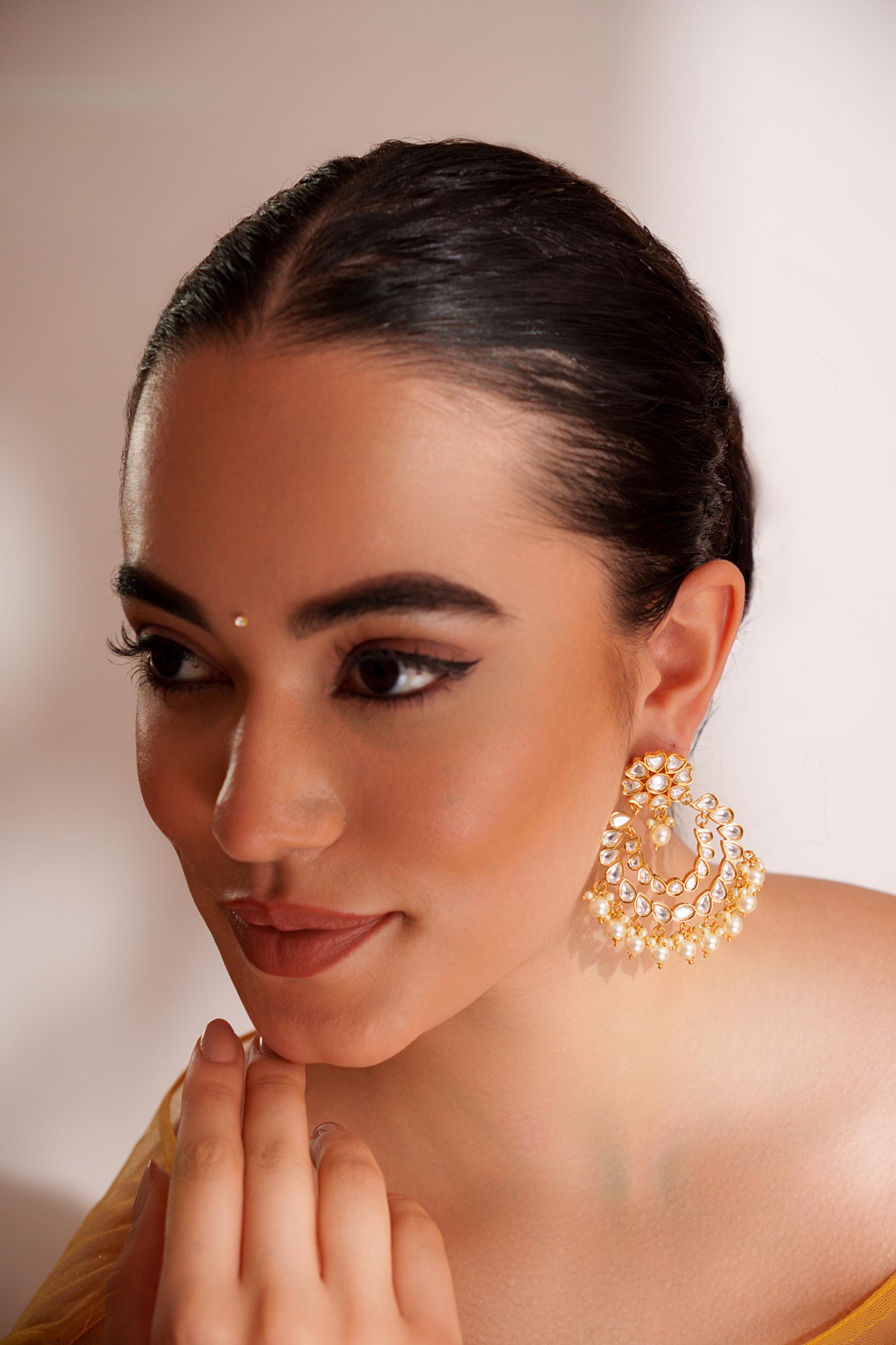 Dramatic and elegant pair of kundan chaandbaalis
