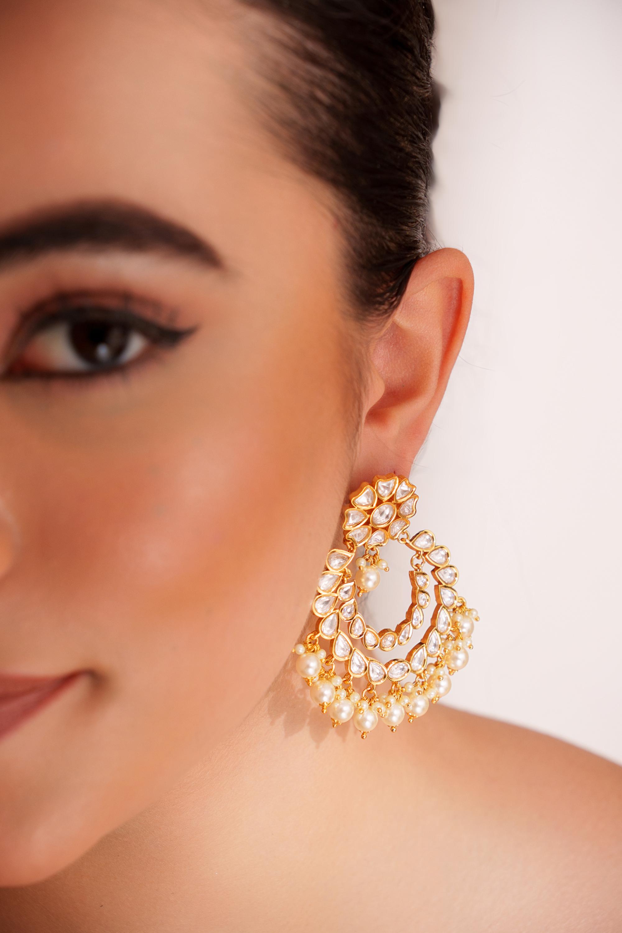 Dramatic and elegant pair of kundan chaandbaalis