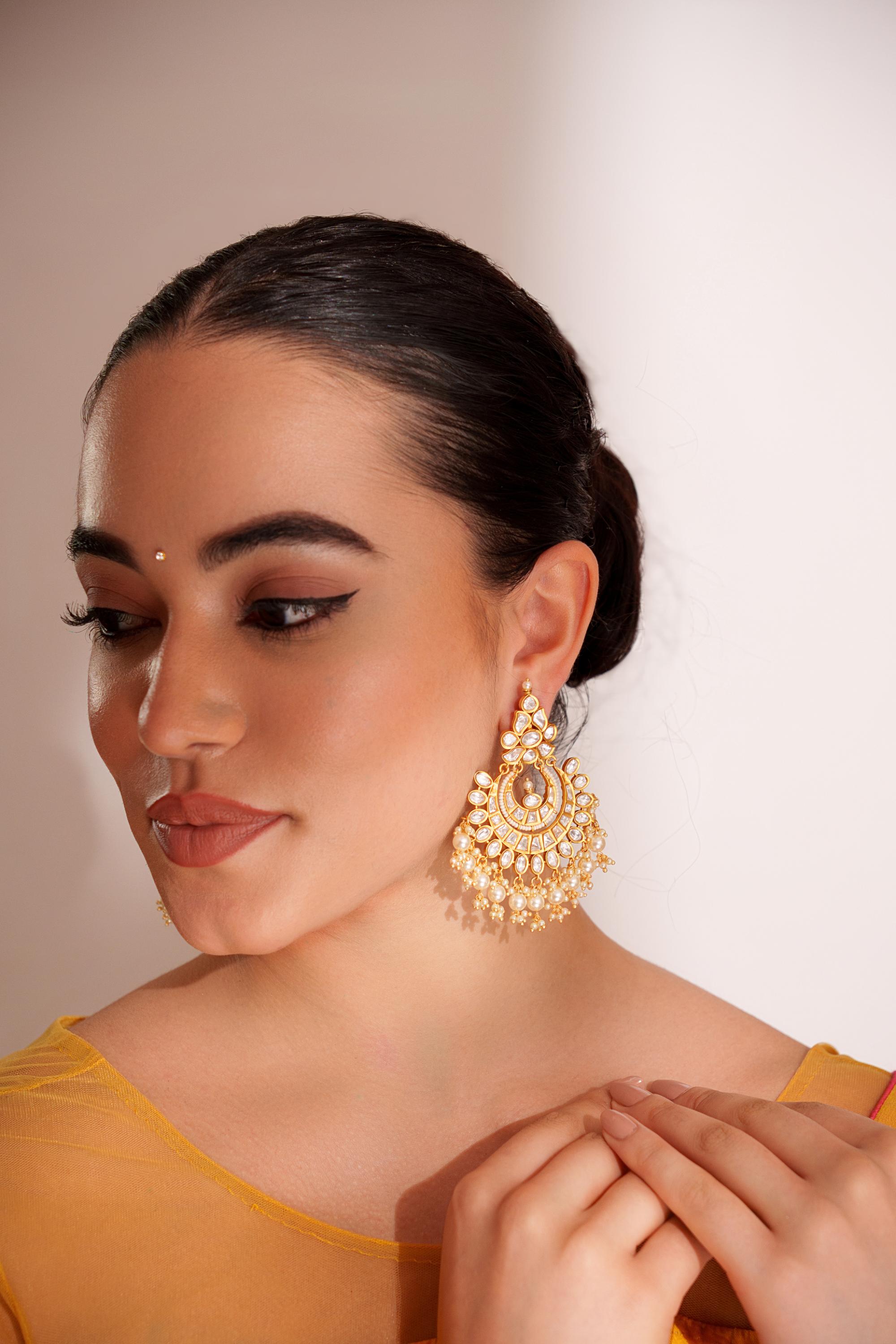 Dramatic and elegant pair of kundan chaandbaalis