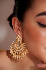 Dramatic and elegant pair of kundan chaandbaalis