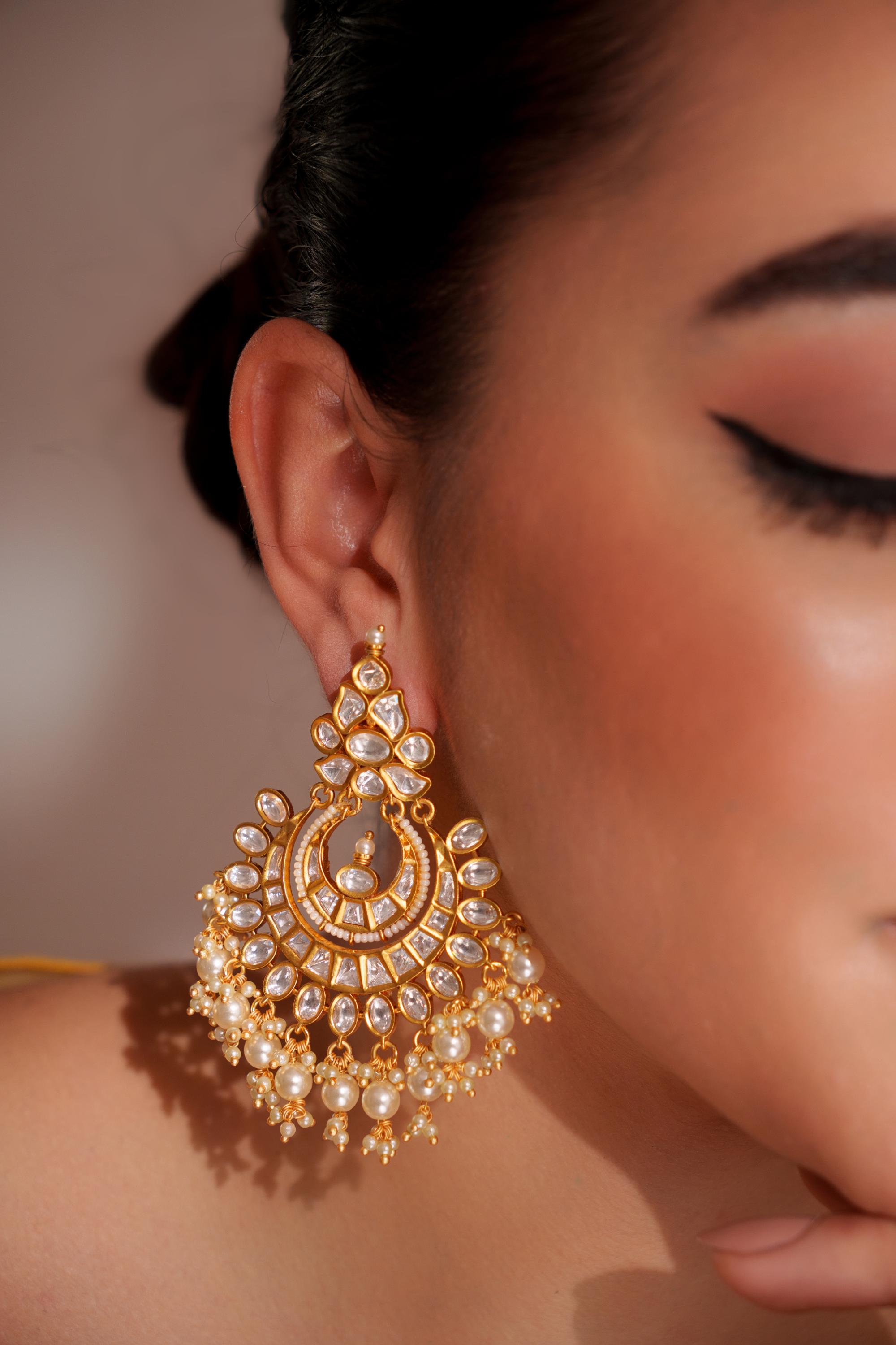 Dramatic and elegant pair of kundan chaandbaalis