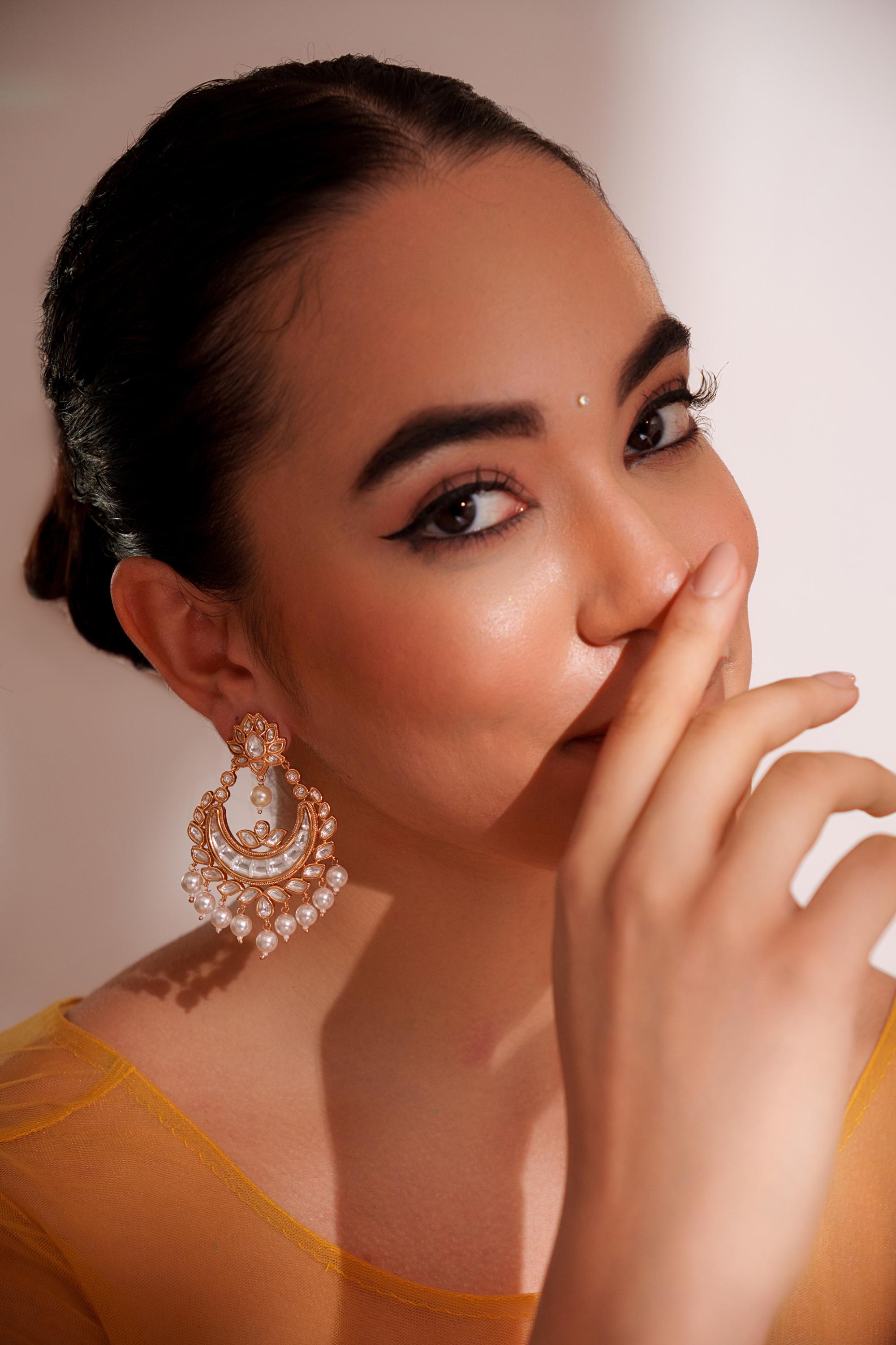 Dramatic and elegant pair of kundan chaandbaalis