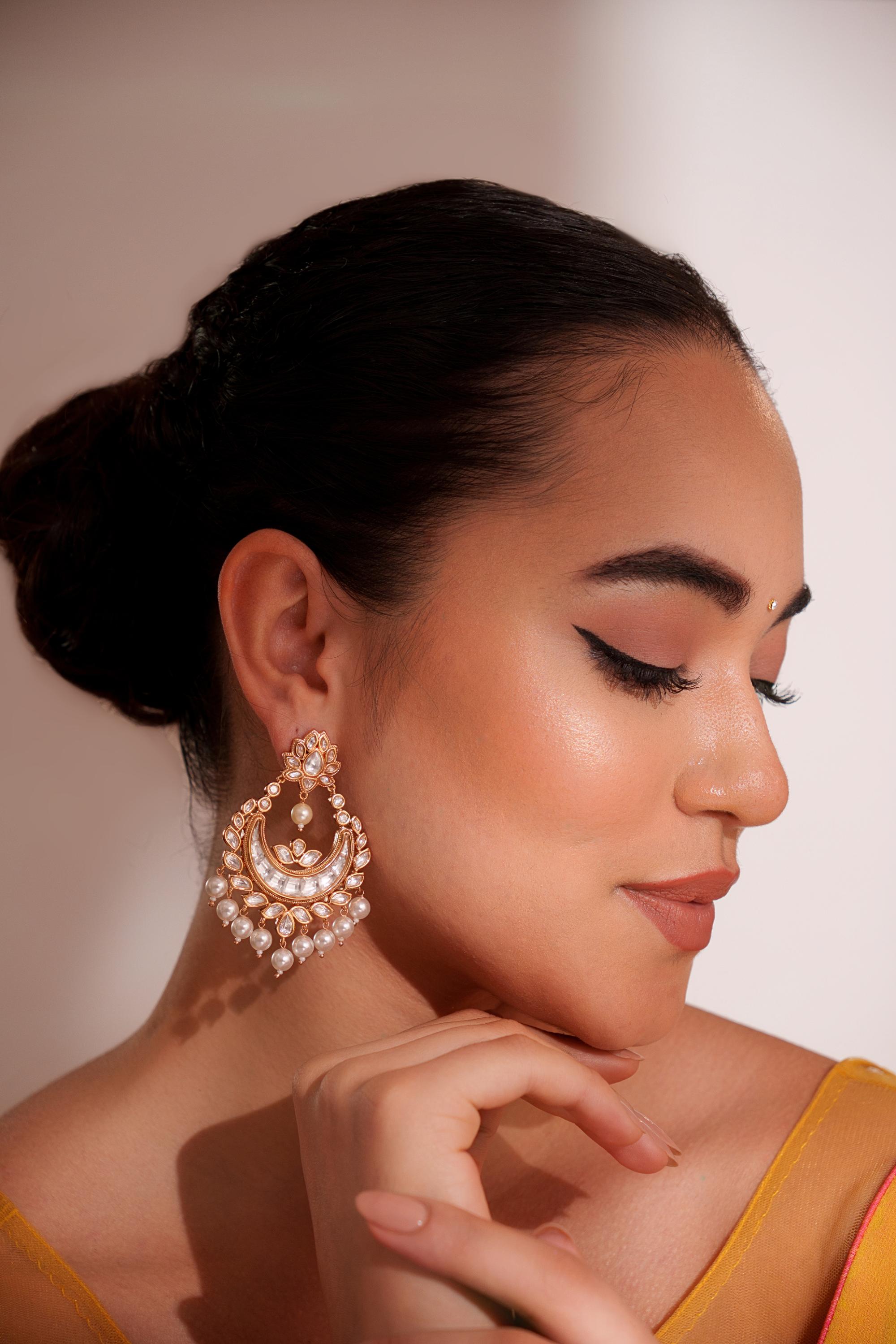Dramatic and elegant pair of kundan chaandbaalis