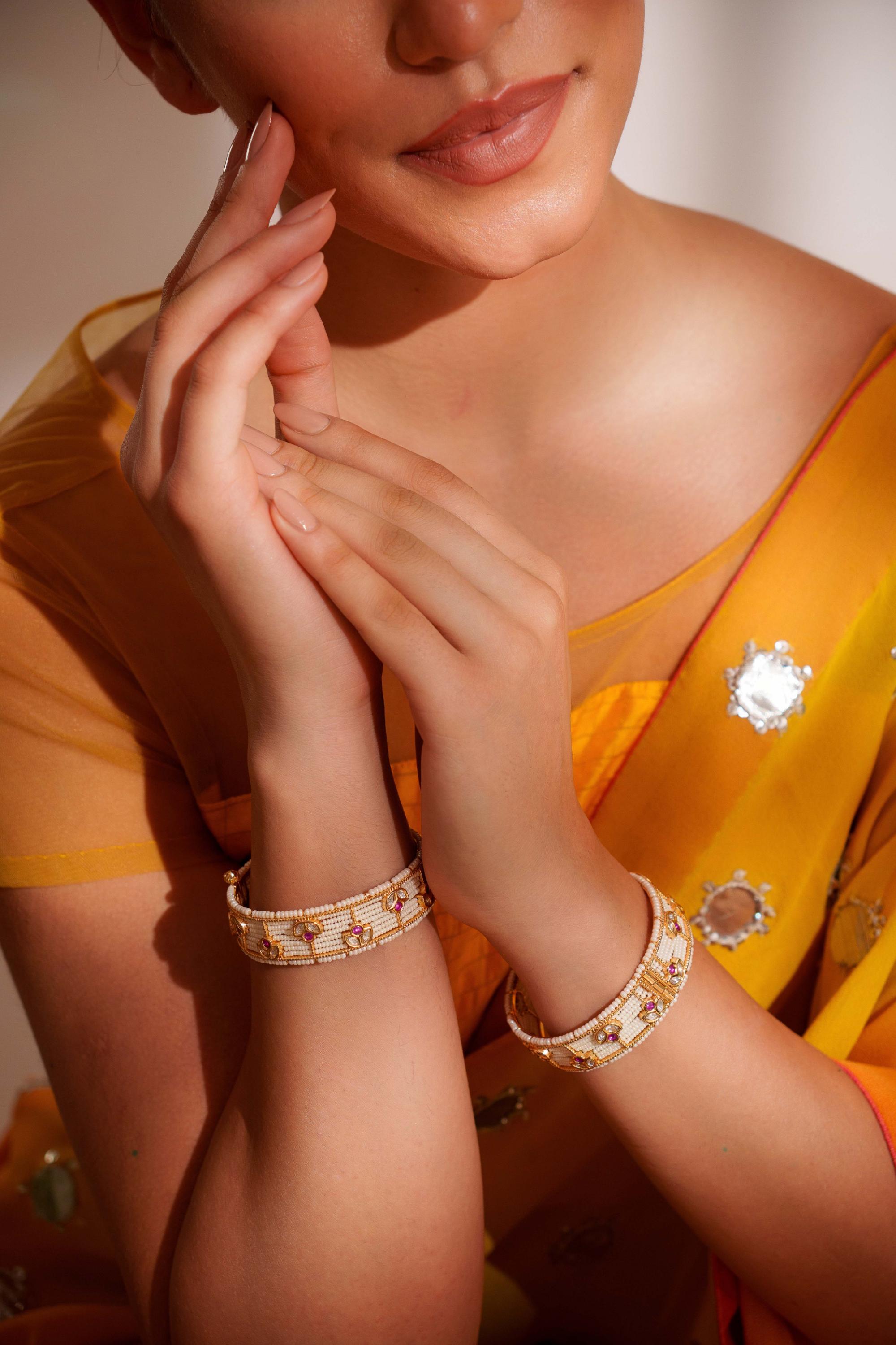 Elegant and classic pair of kundan kadas