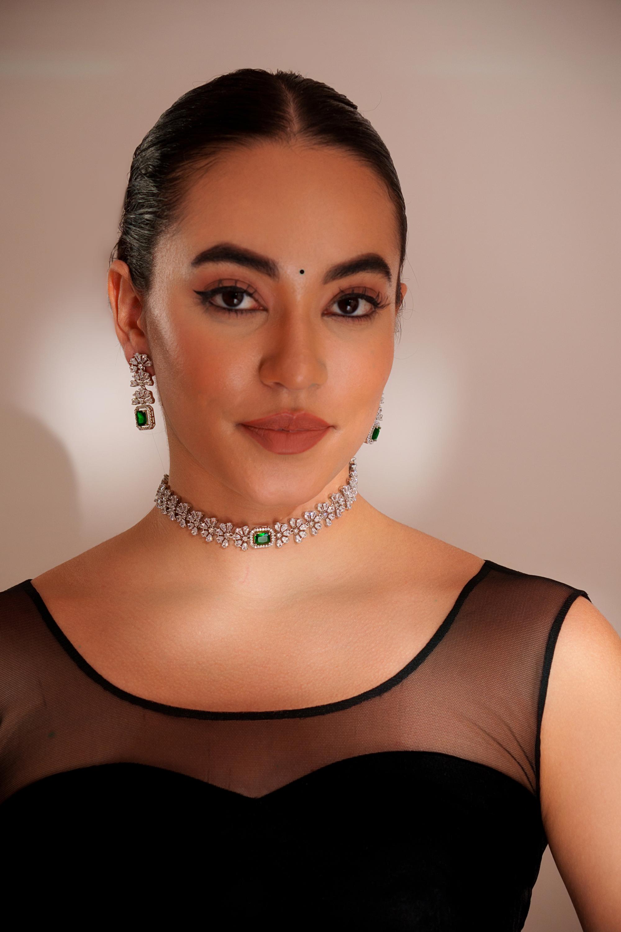 Elegant diamond choker with emerald stone and earrings