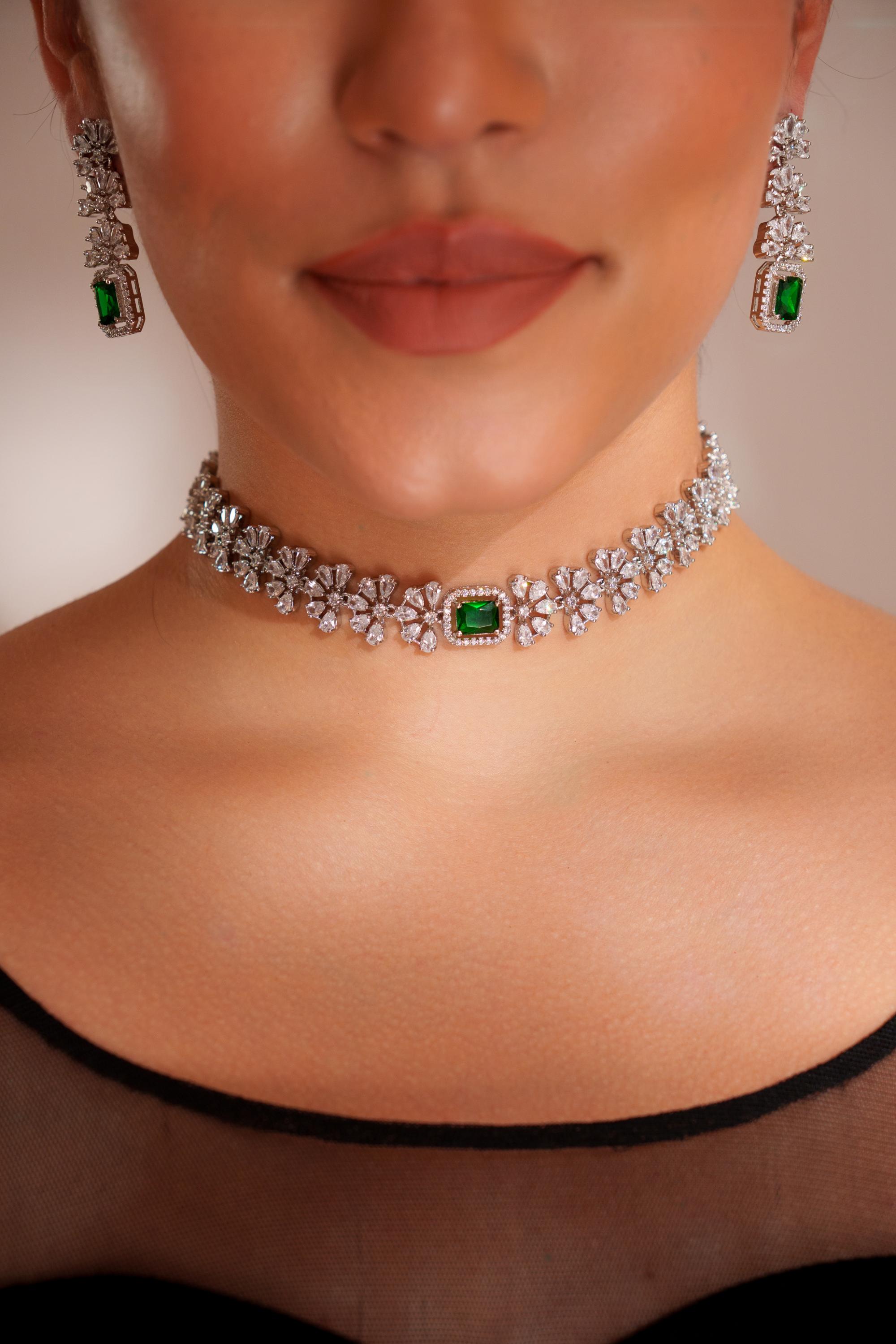 Elegant diamond choker with emerald stone and earrings