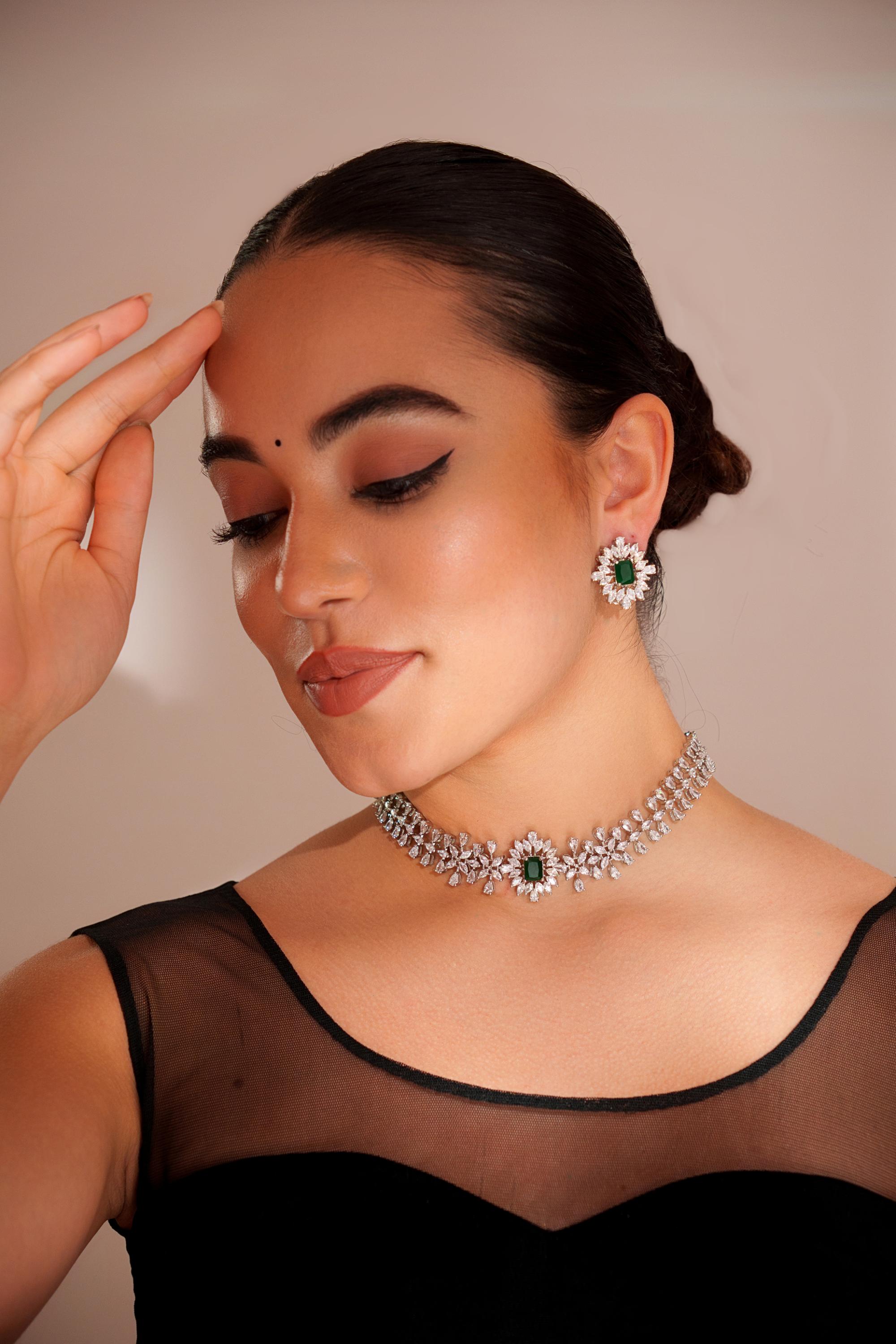Elegant diamond choker with emerald stone and earrings
