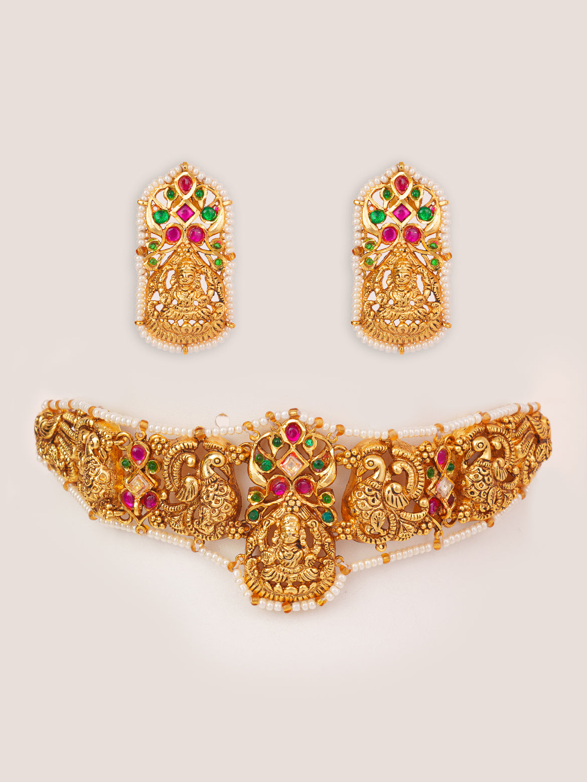 Traditional yet classic kundan temple choker with elegant pair of earrings.
