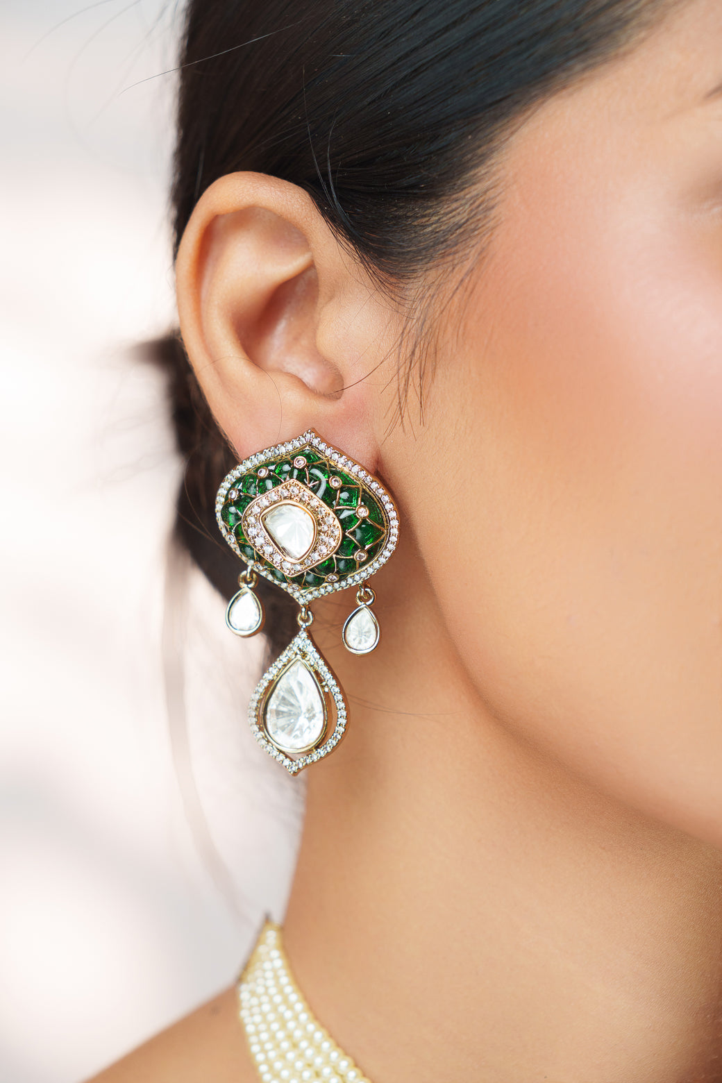 Dramatic and classy two tone polki choker with matching earrings