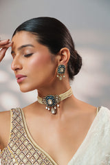 Dramatic and classy two tone polki choker with matching earrings