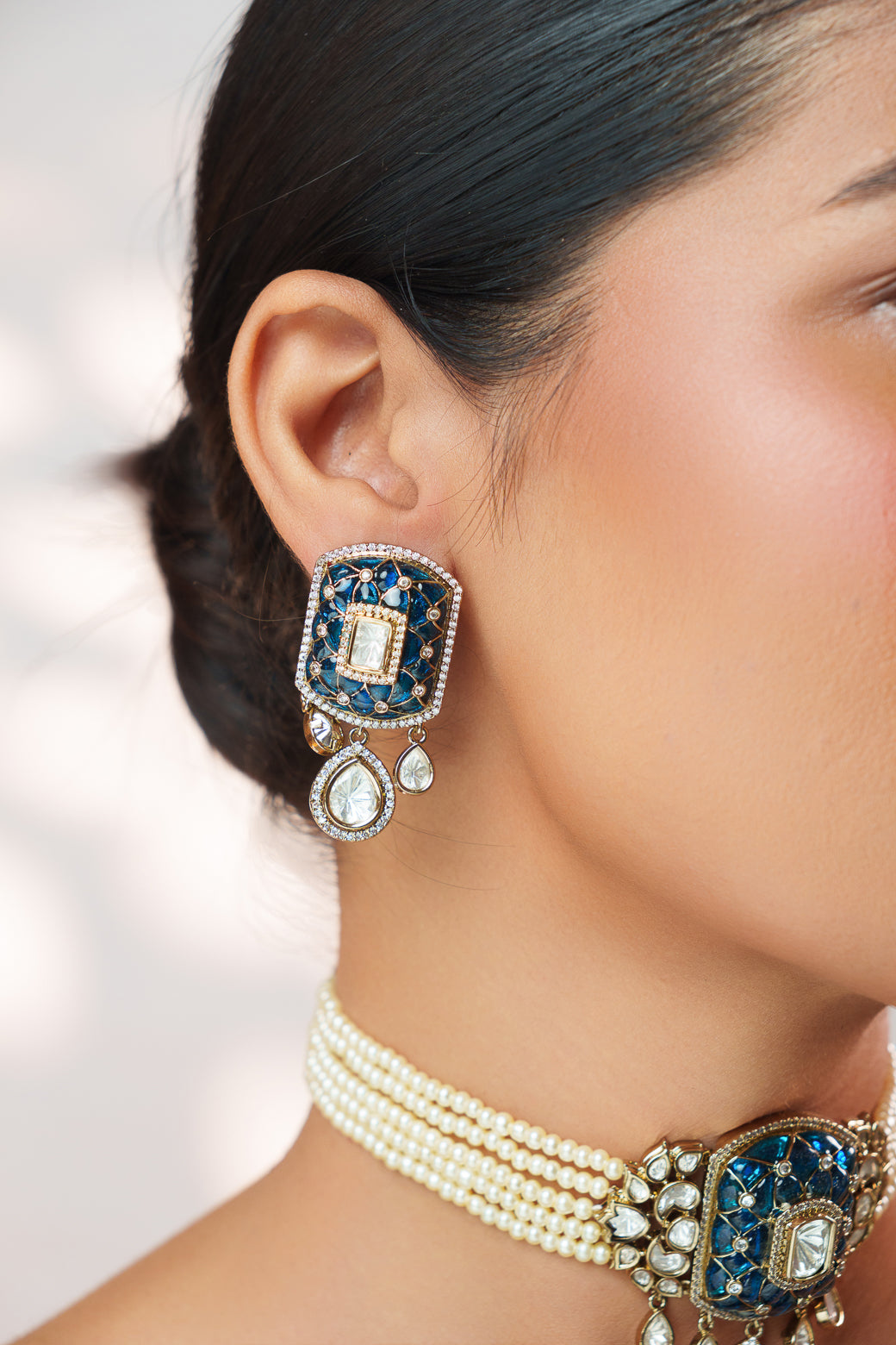 Dramatic and classy two tone polki choker with matching earrings