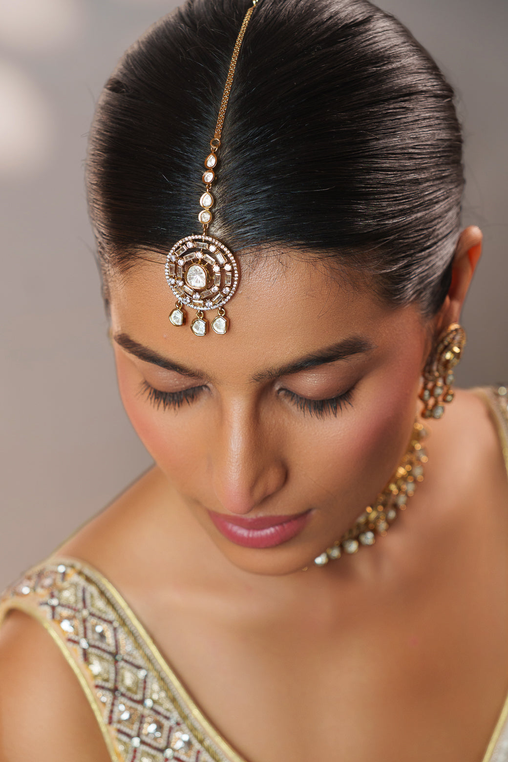 Dramatic and classy two tone polki choker with matching earrings