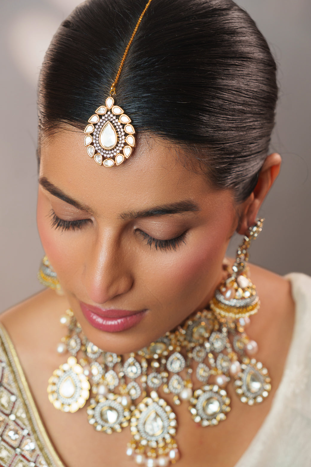 Extraordinary fusion of kundan and polki necklace set with earrings and maangtika