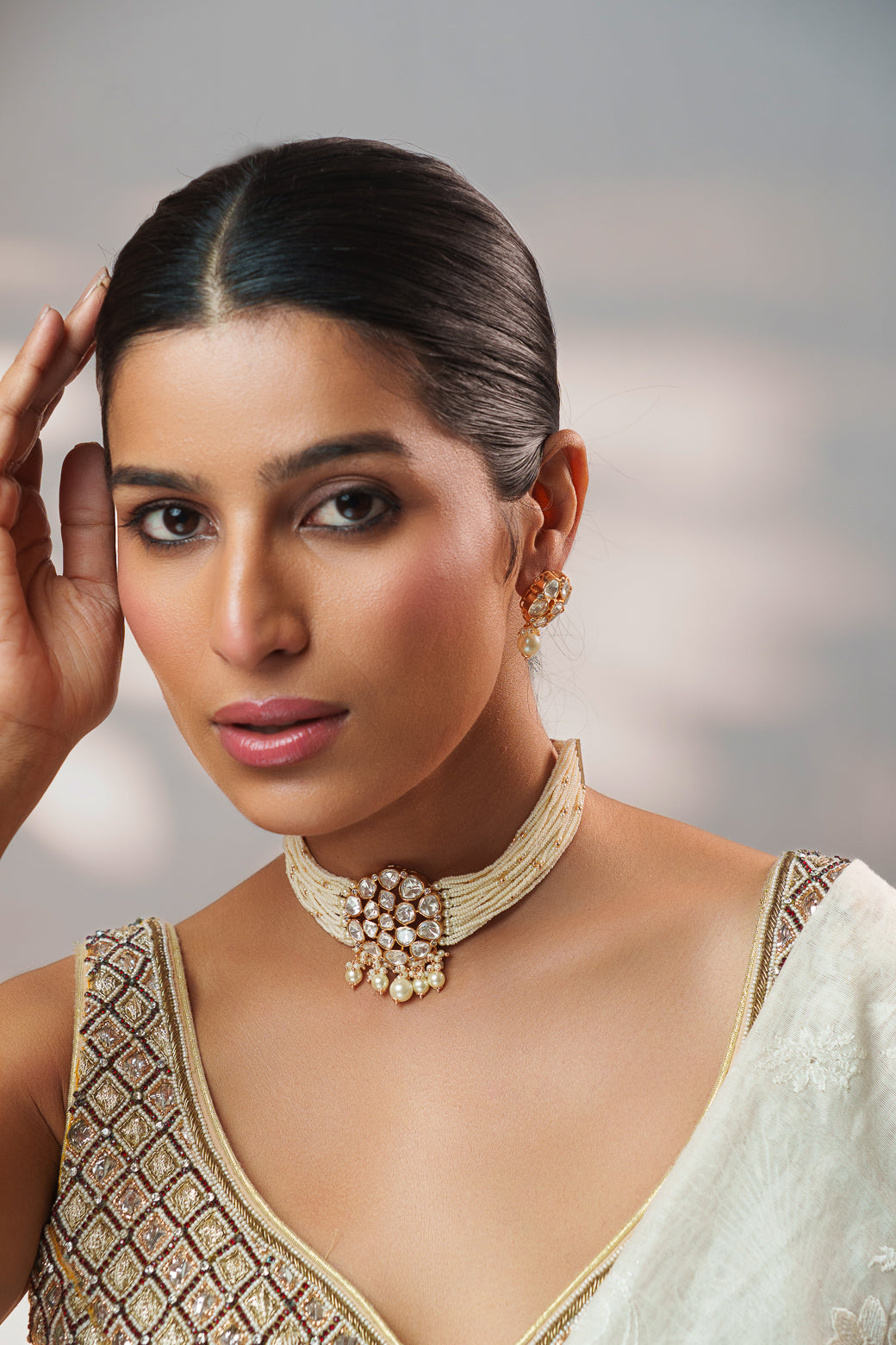 Classy kundan choker set with elegant pair of earrings.