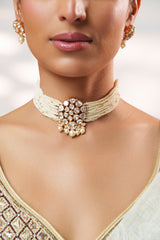 Classy kundan choker set with elegant pair of earrings.