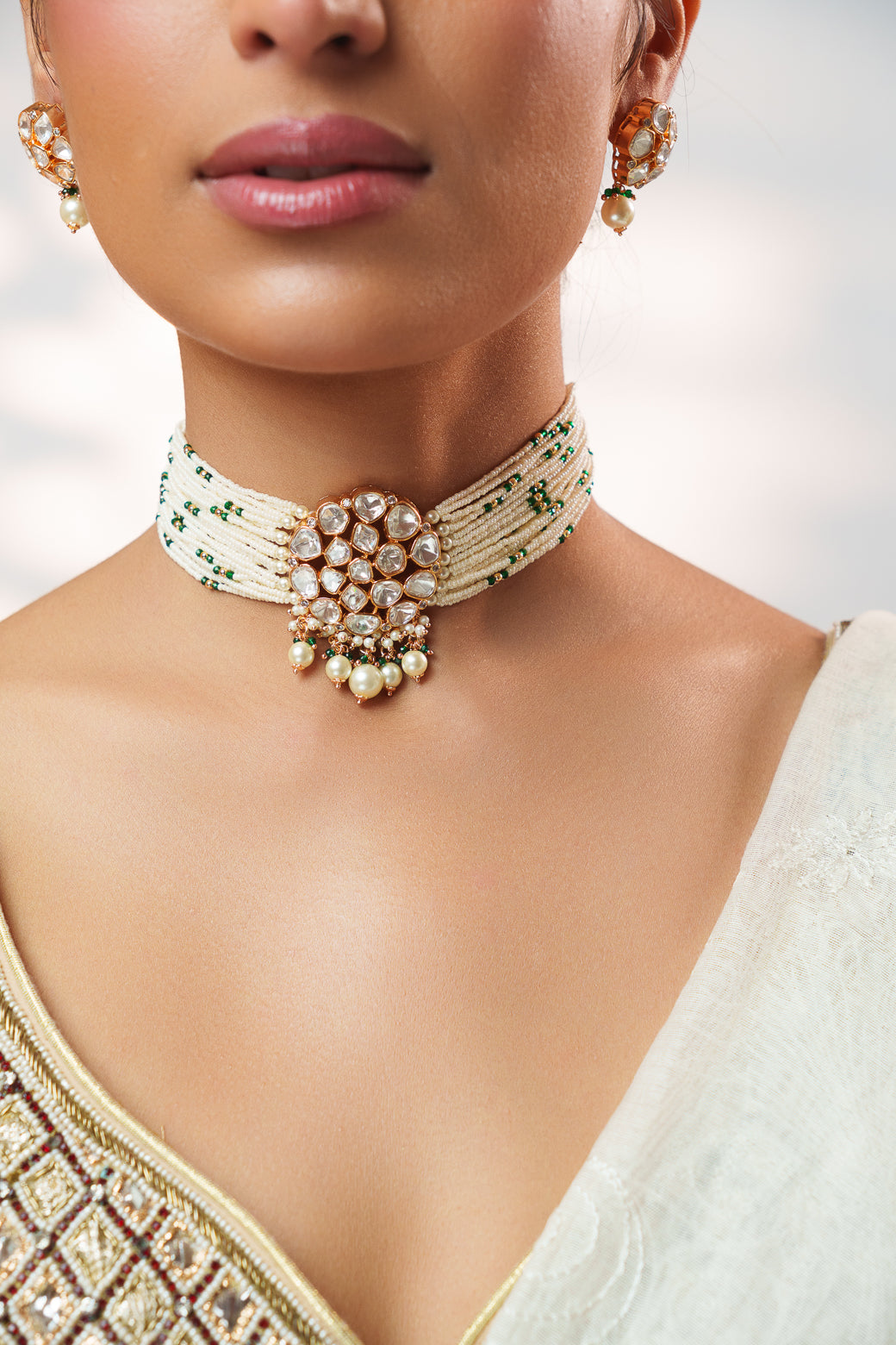 Classy kundan choker set with elegant pair of earrings.