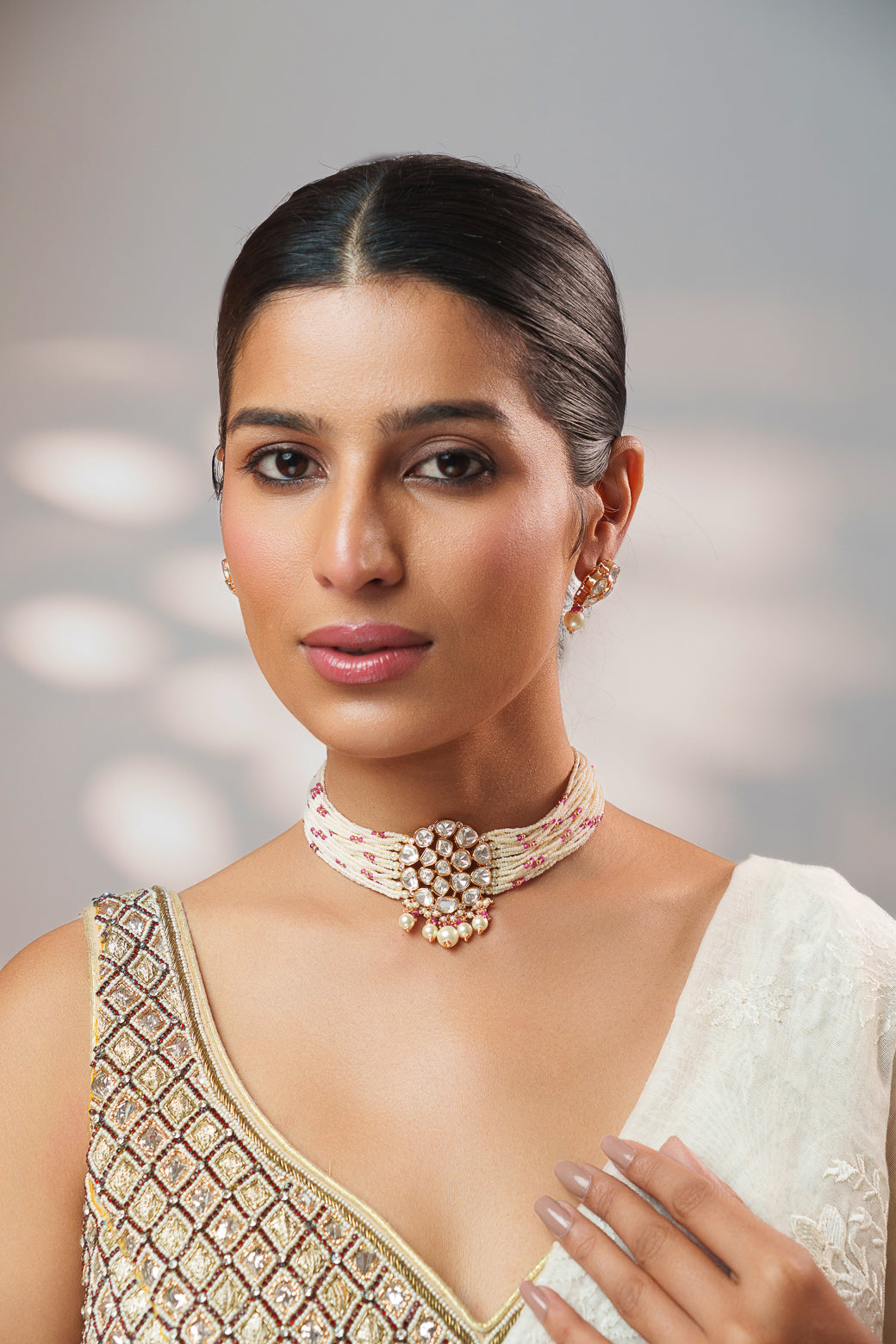 Classy kundan choker set with elegant pair of earrings.
