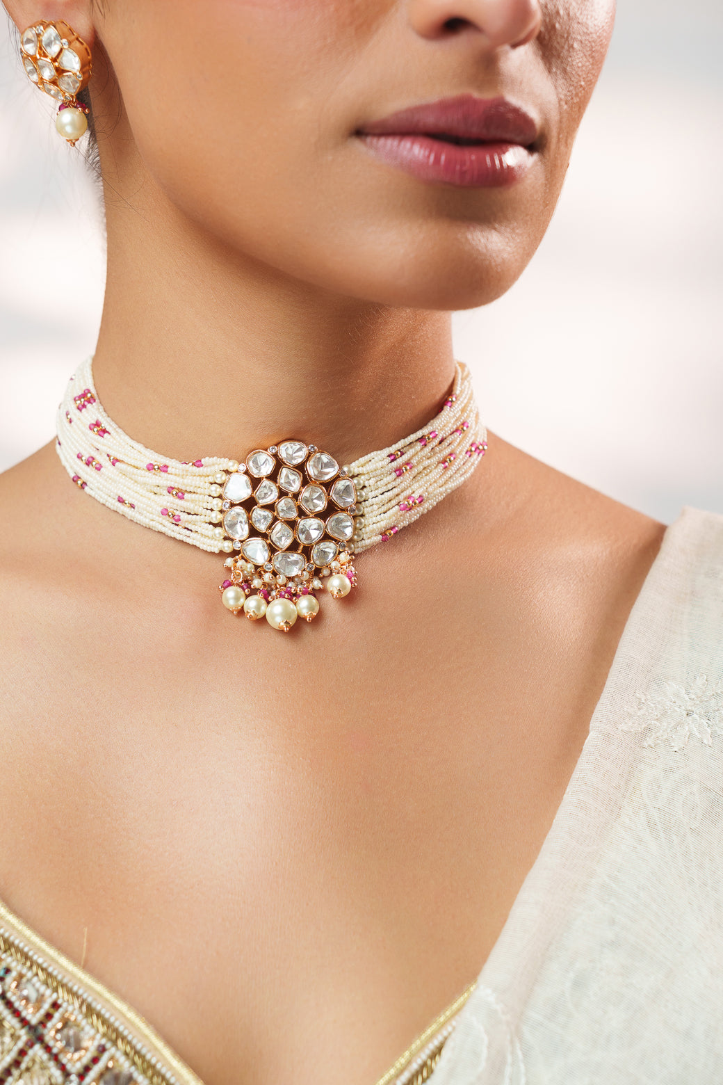 Classy kundan choker set with elegant pair of earrings.