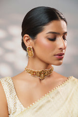 Traditional yet classic kundan temple choker with elegant pair of earrings.