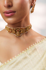 Traditional yet classic kundan temple choker with elegant pair of earrings.