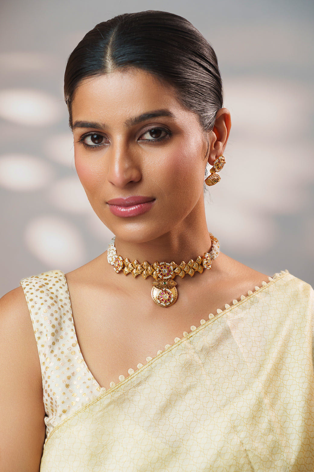 Traditional yet classic kundan temple choker with elegant pair of earrings.