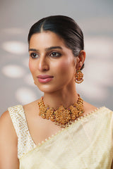 Traditional yet classic kundan temple necklace with elegant pair of earrings