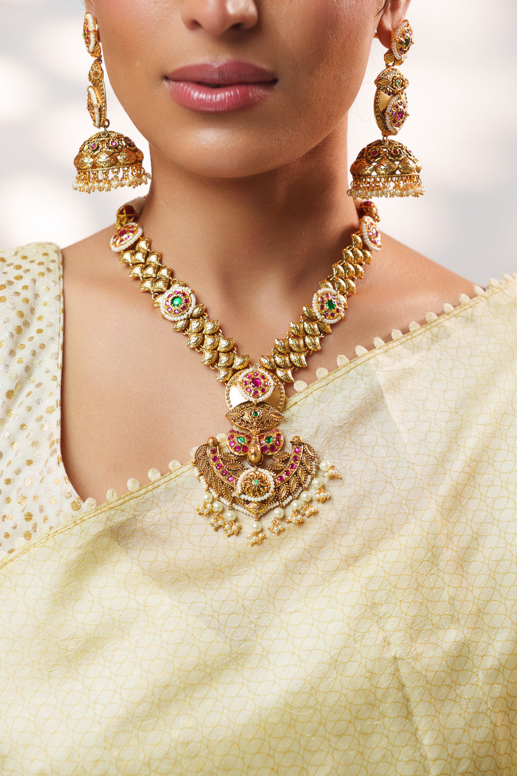 Traditional yet classic kundan temple necklace with elegant pair of earrings