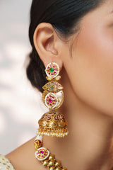 Traditional yet classic kundan temple necklace with elegant pair of earrings