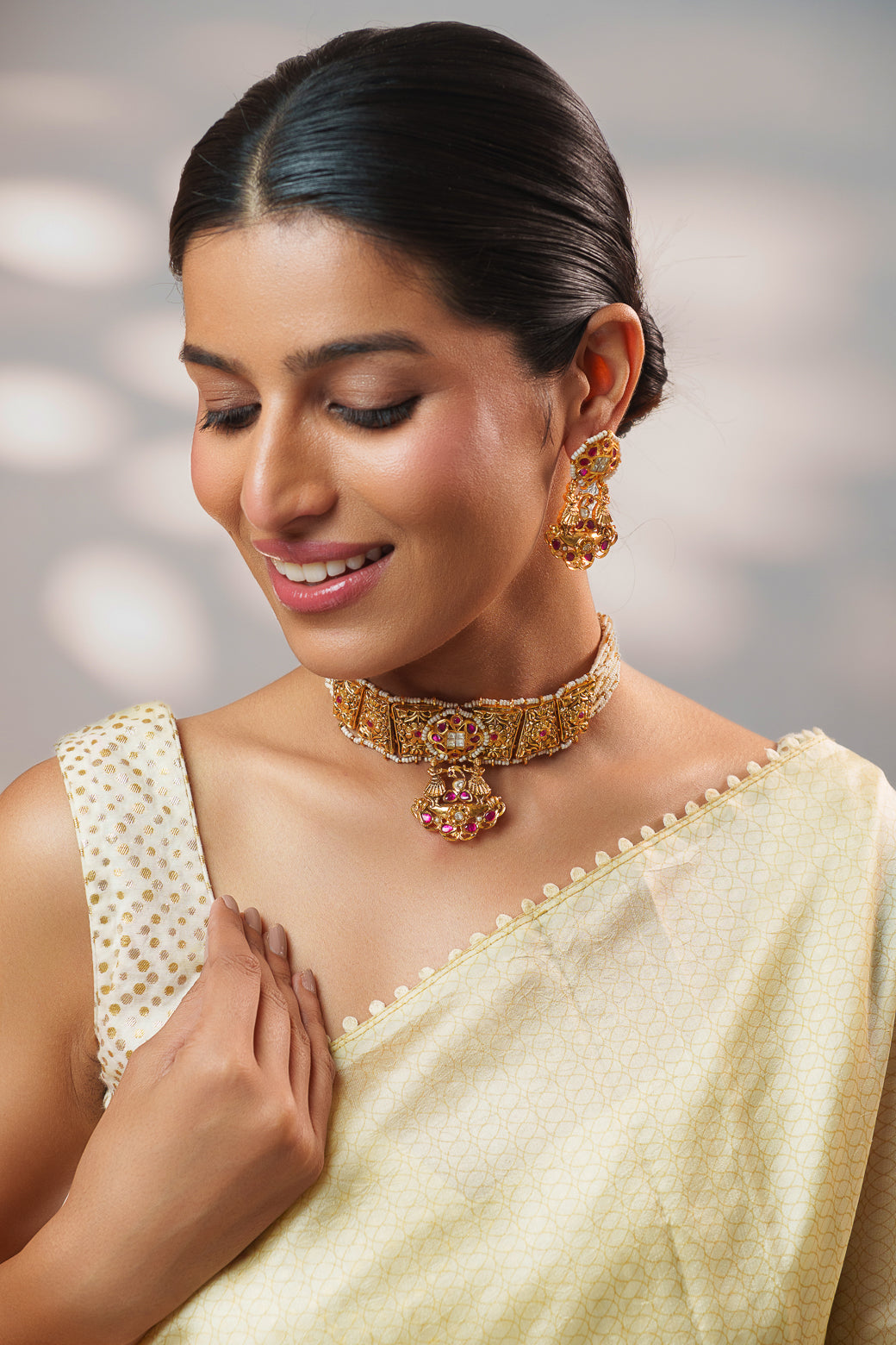 Traditional yet classic kundan temple choker with elegant pair of earrings.