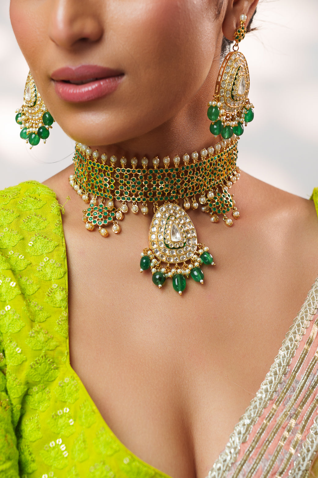 Extraordinary fusion of kundan and jadau choker with earrings