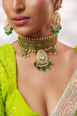 Extraordinary fusion of kundan and jadau choker with earrings