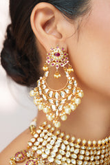 Extraordinary fusion of kundan and jadau necklace set with earrings