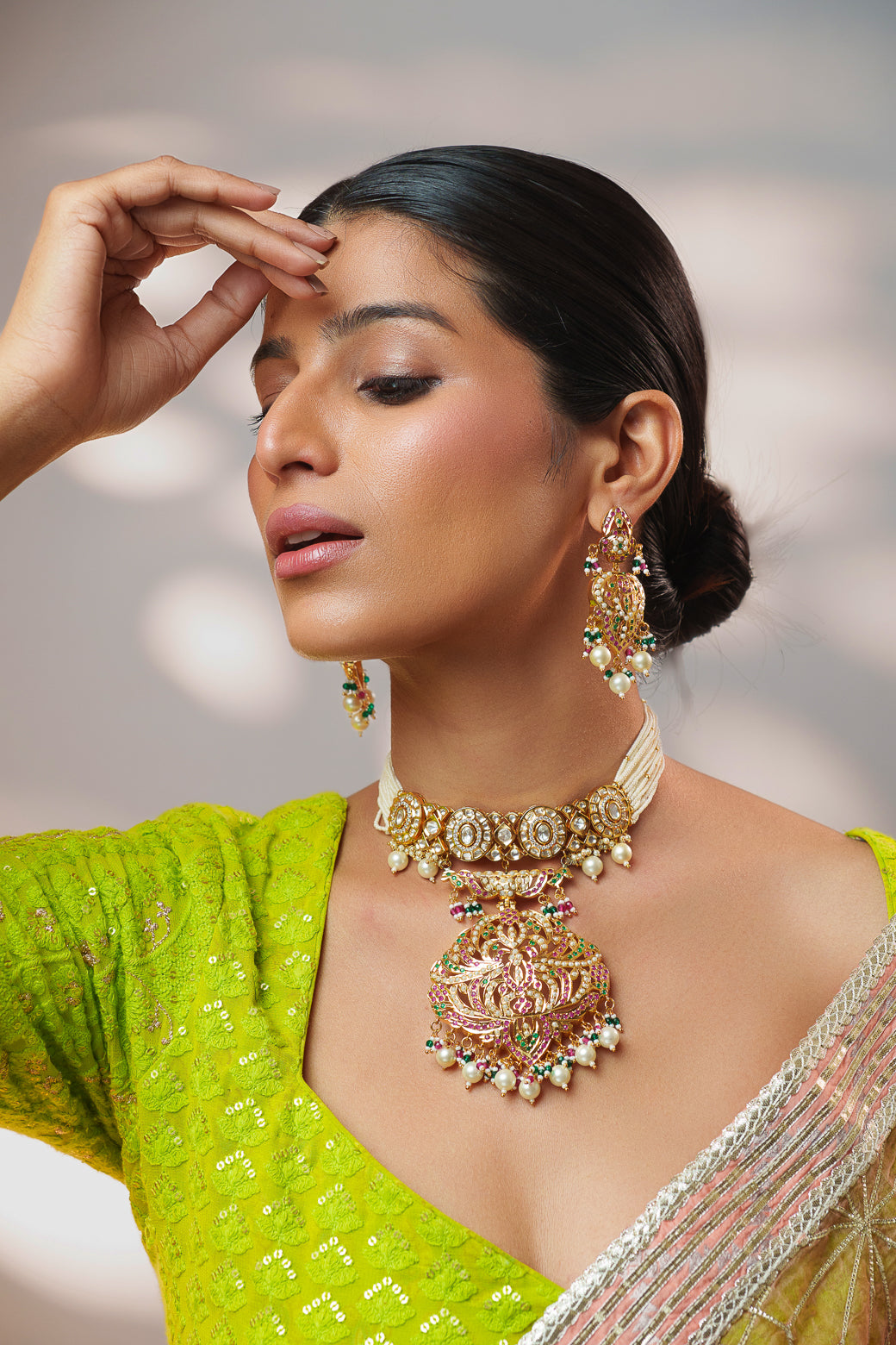 Extraordinary fusion of kundan and jadau choker with earrings