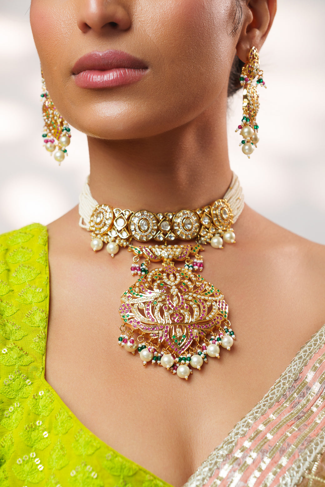 Extraordinary fusion of kundan and jadau choker with earrings