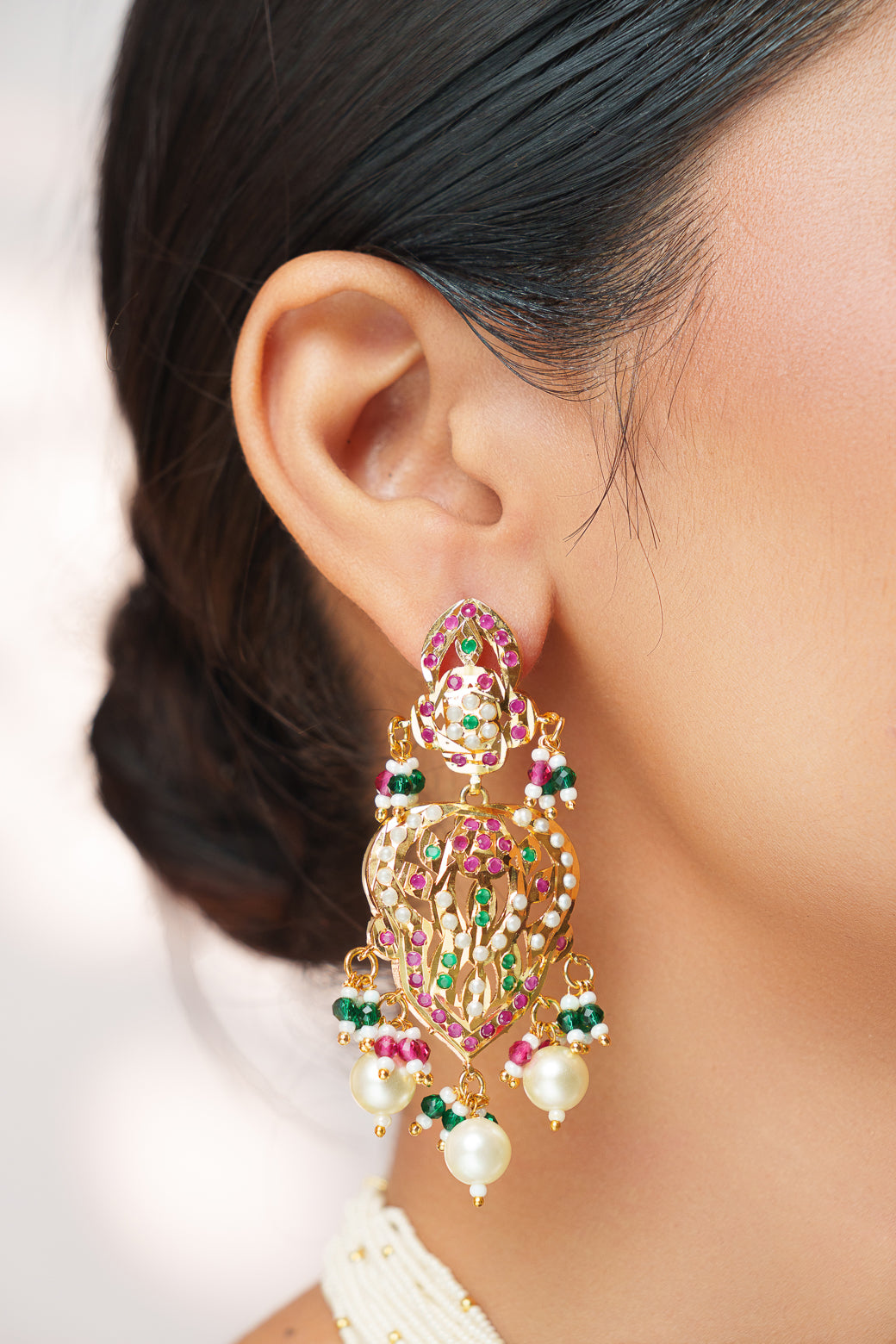 Extraordinary fusion of kundan and jadau choker with earrings