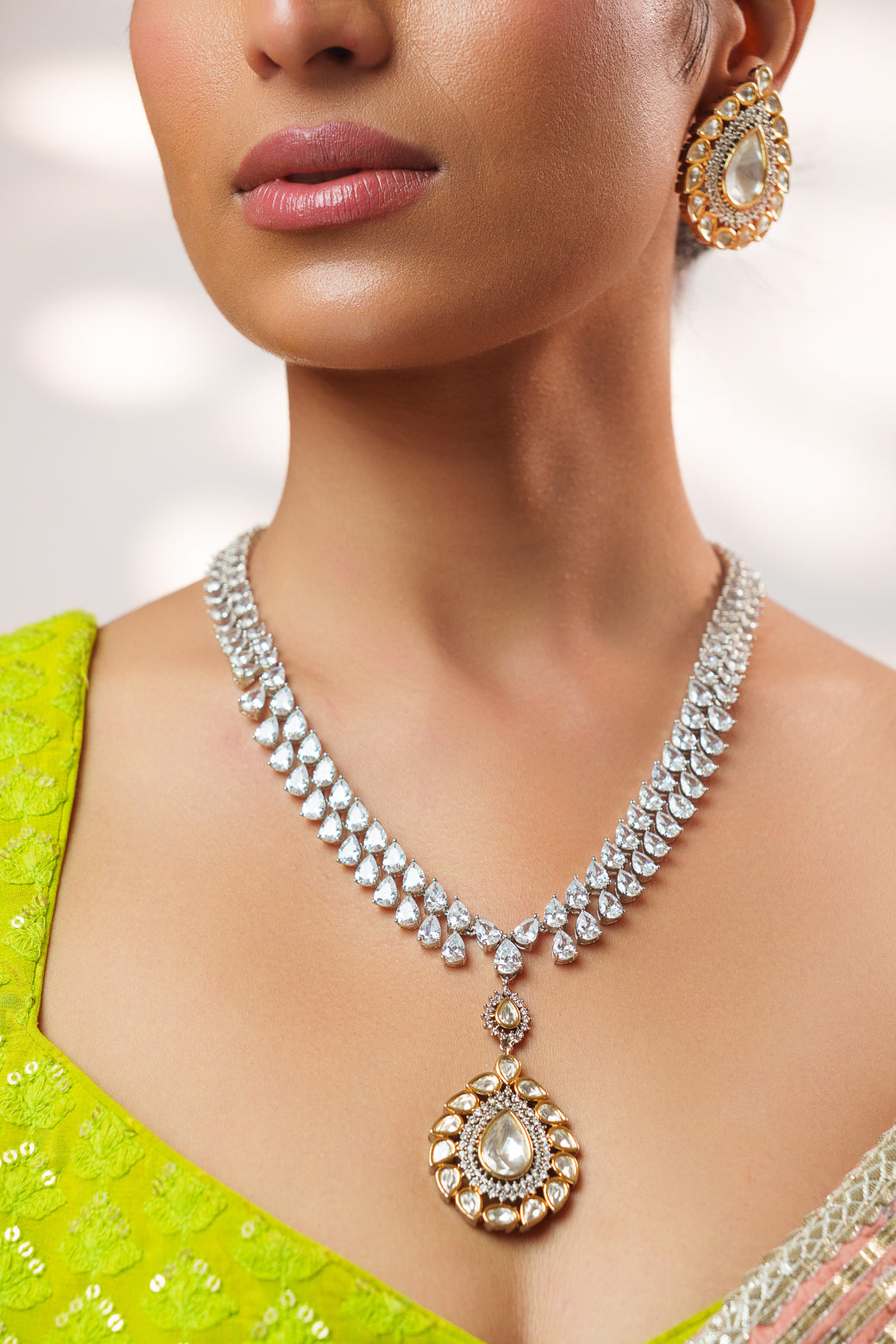 Extraordinary fusion of kundan and diamond necklace set with earrings