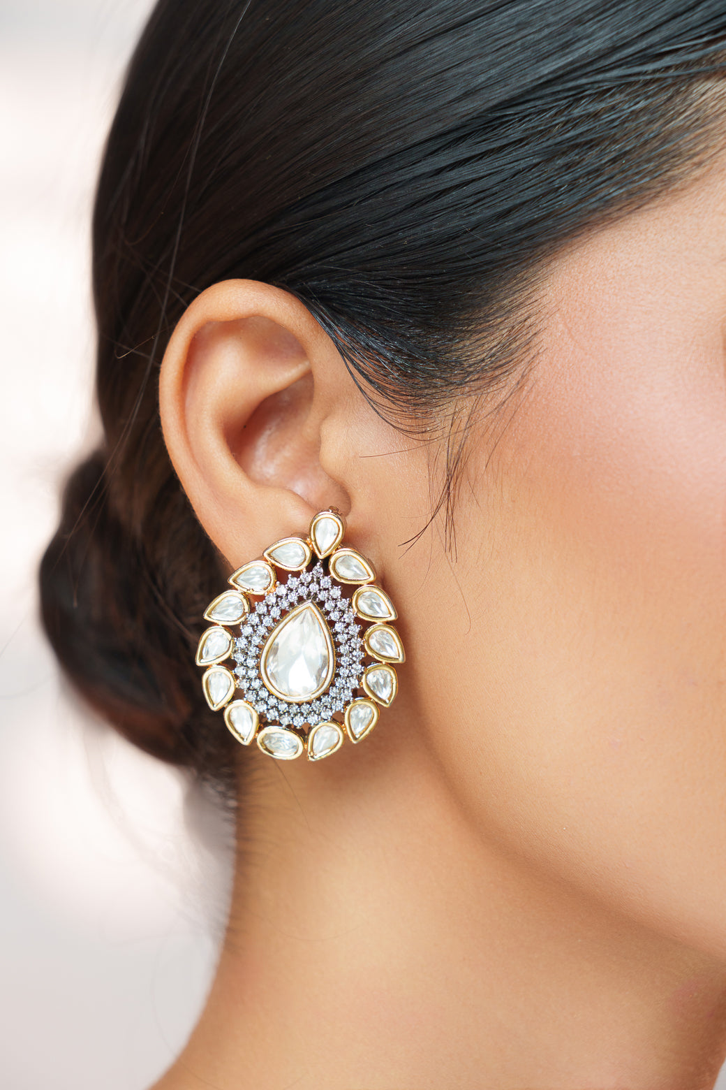 Extraordinary fusion of kundan and diamond necklace set with earrings