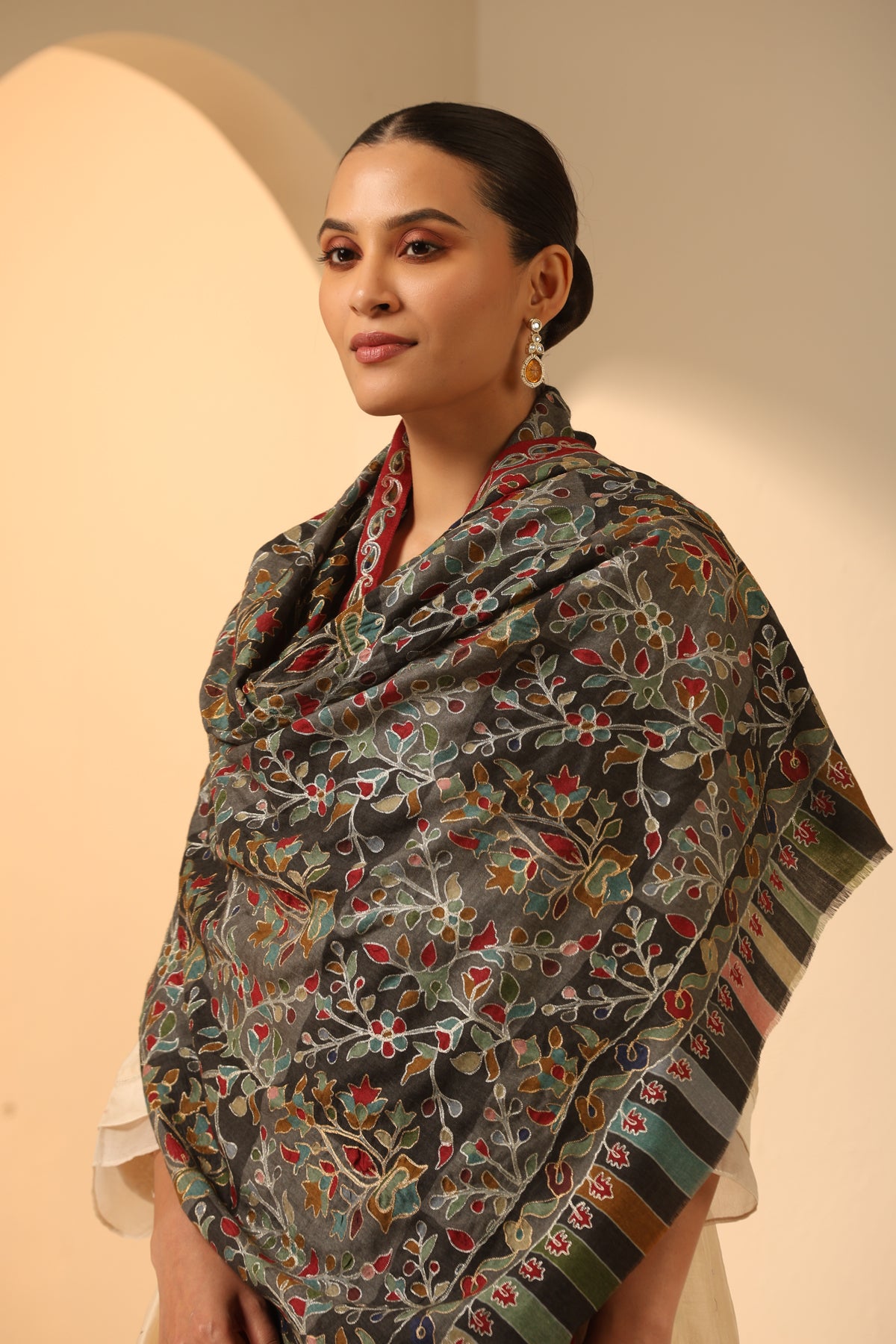Bhranti Black Cashmere Stole