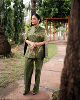 Gayatri Banarasi Cape Co-ord Set: Women's Emerald Gold Diamond Indowestern Wear