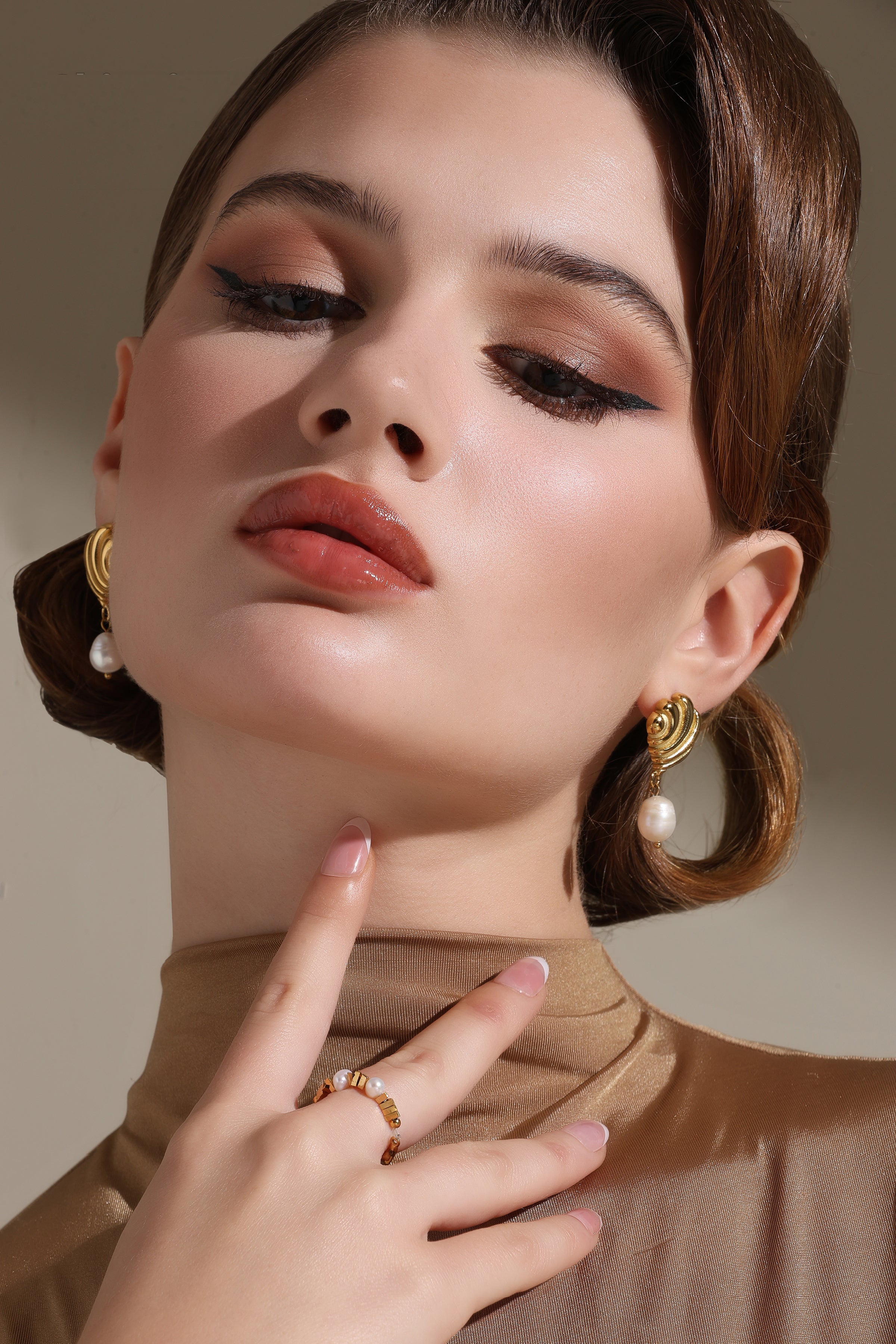 ELASTIC ELEGANCE